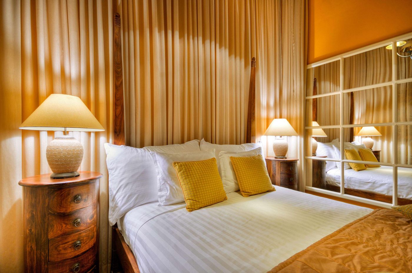 Palazzo-Capua-Room-15