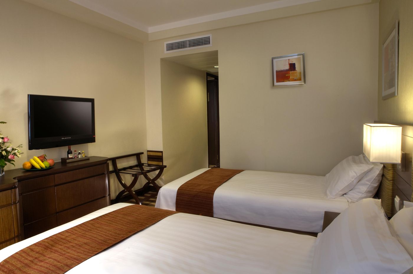 Metropark-Hotel--Kowloon-Room-24