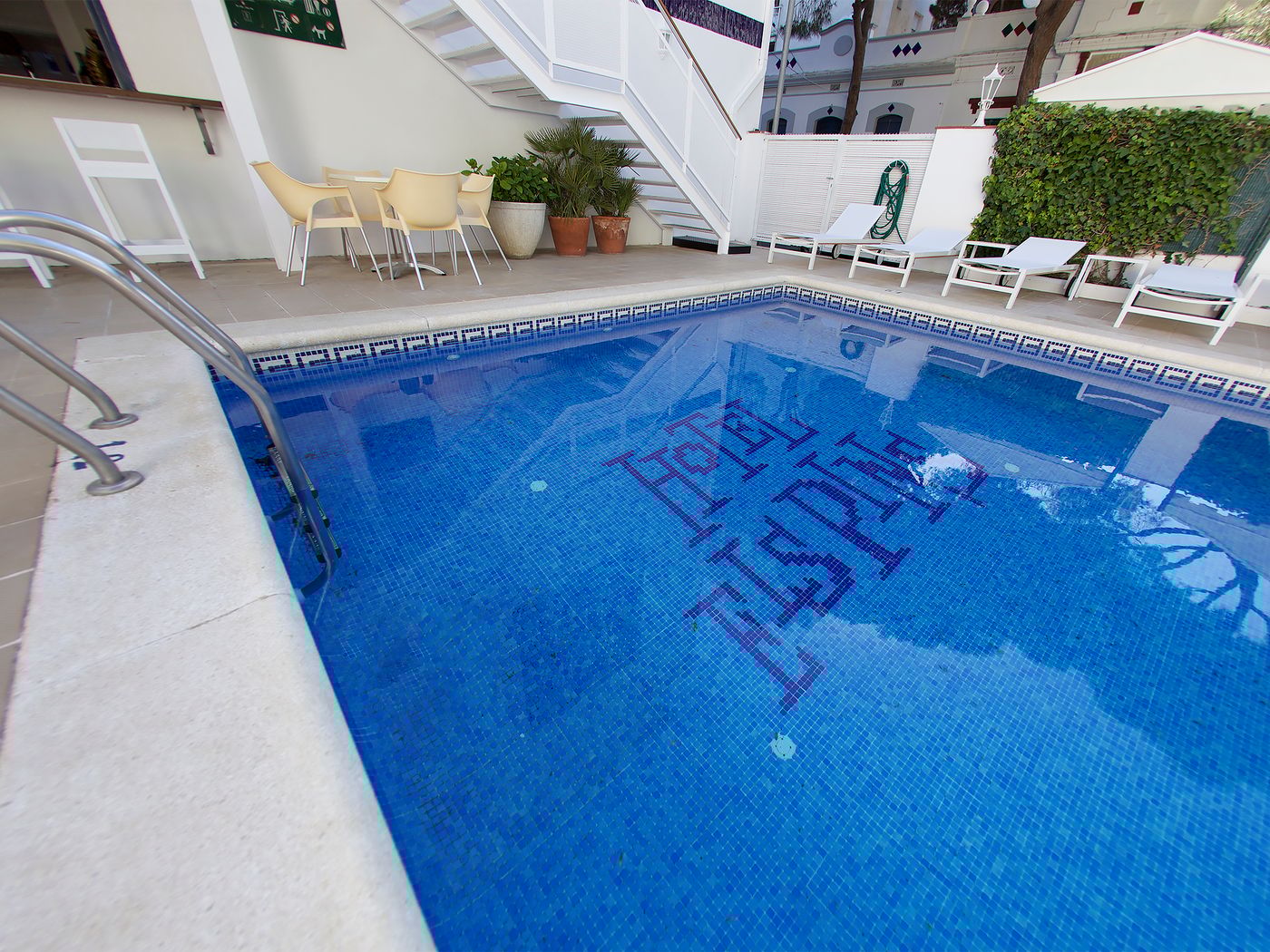 Els-Pins-Hotel-Pool-5