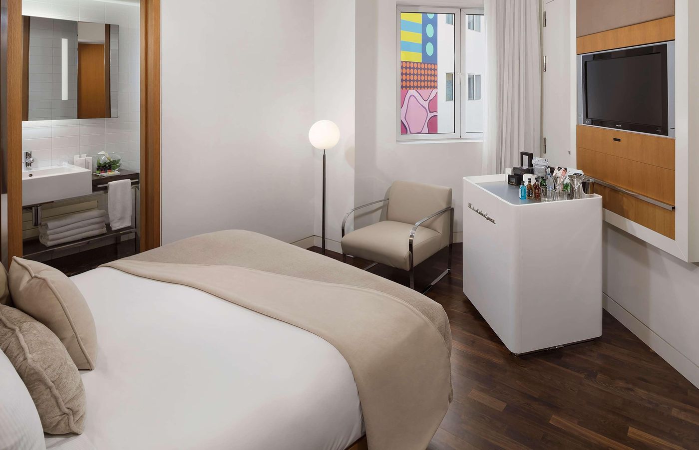 ME-Madrid-Reina-Victoria-Room-34