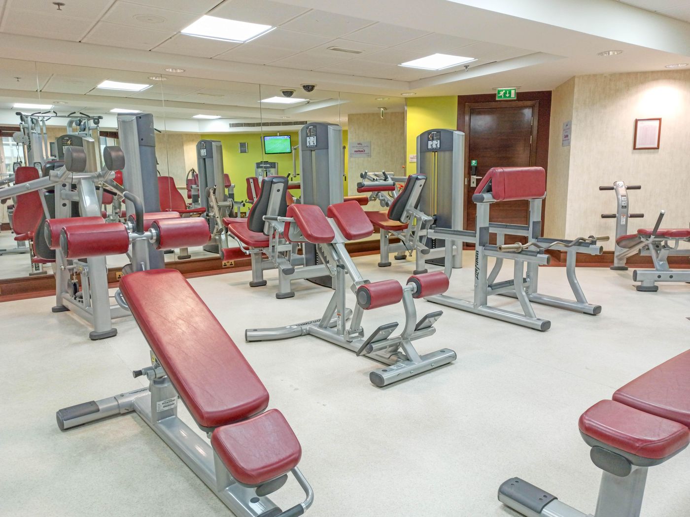 Hotel-Crowne-Plaza-Deira-Sports-and-Entertainment-90