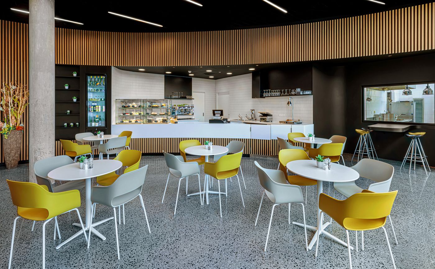 Holiday-Inn-Prague-Congress-Centre-Restaurant-12