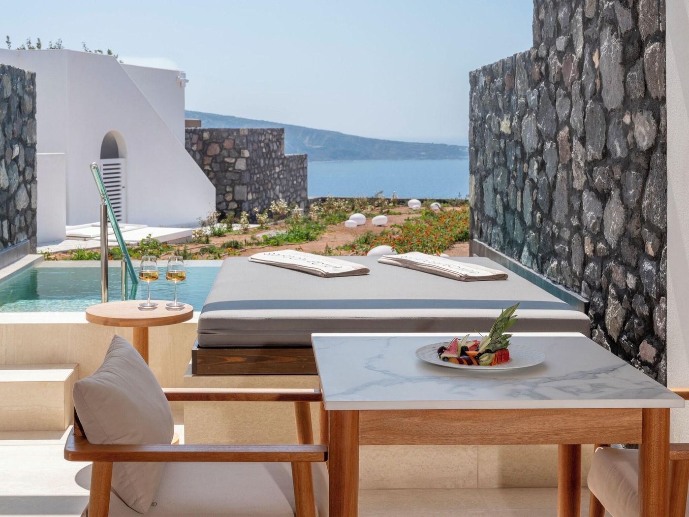 Santo-Maris-Oia--Luxury-Suites---Spa-Room-94