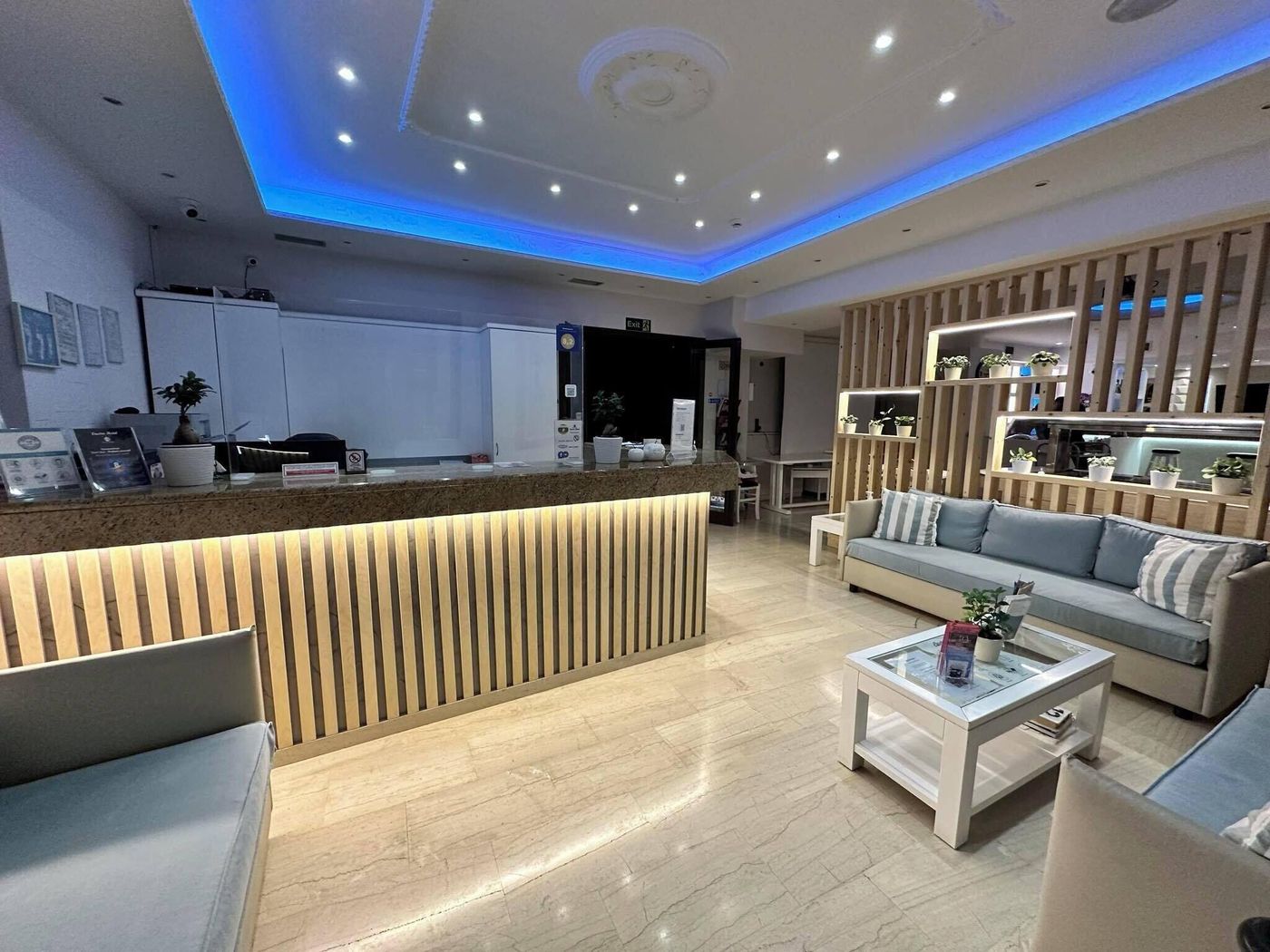 Castro-Hotel-Lobby-56