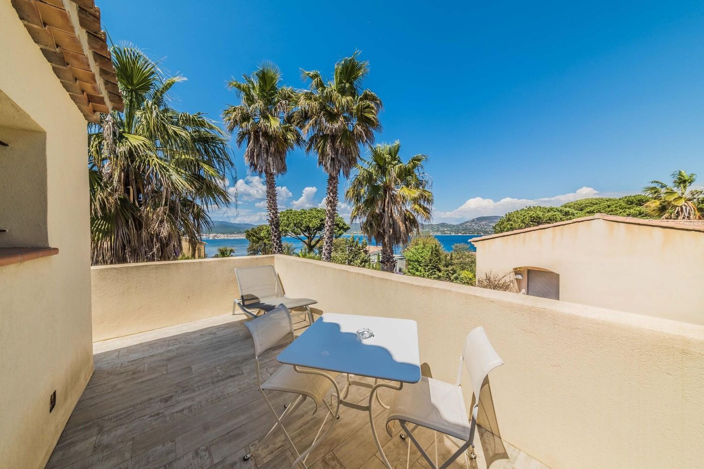 Hotel-les-Capucines-Terrace-6