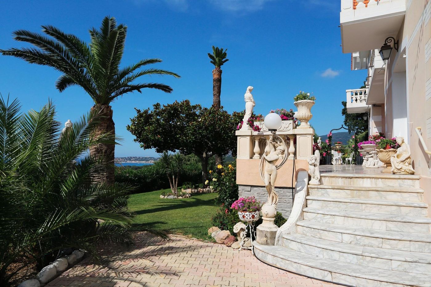 Chateau-de-Mei-Lese-General-view-12