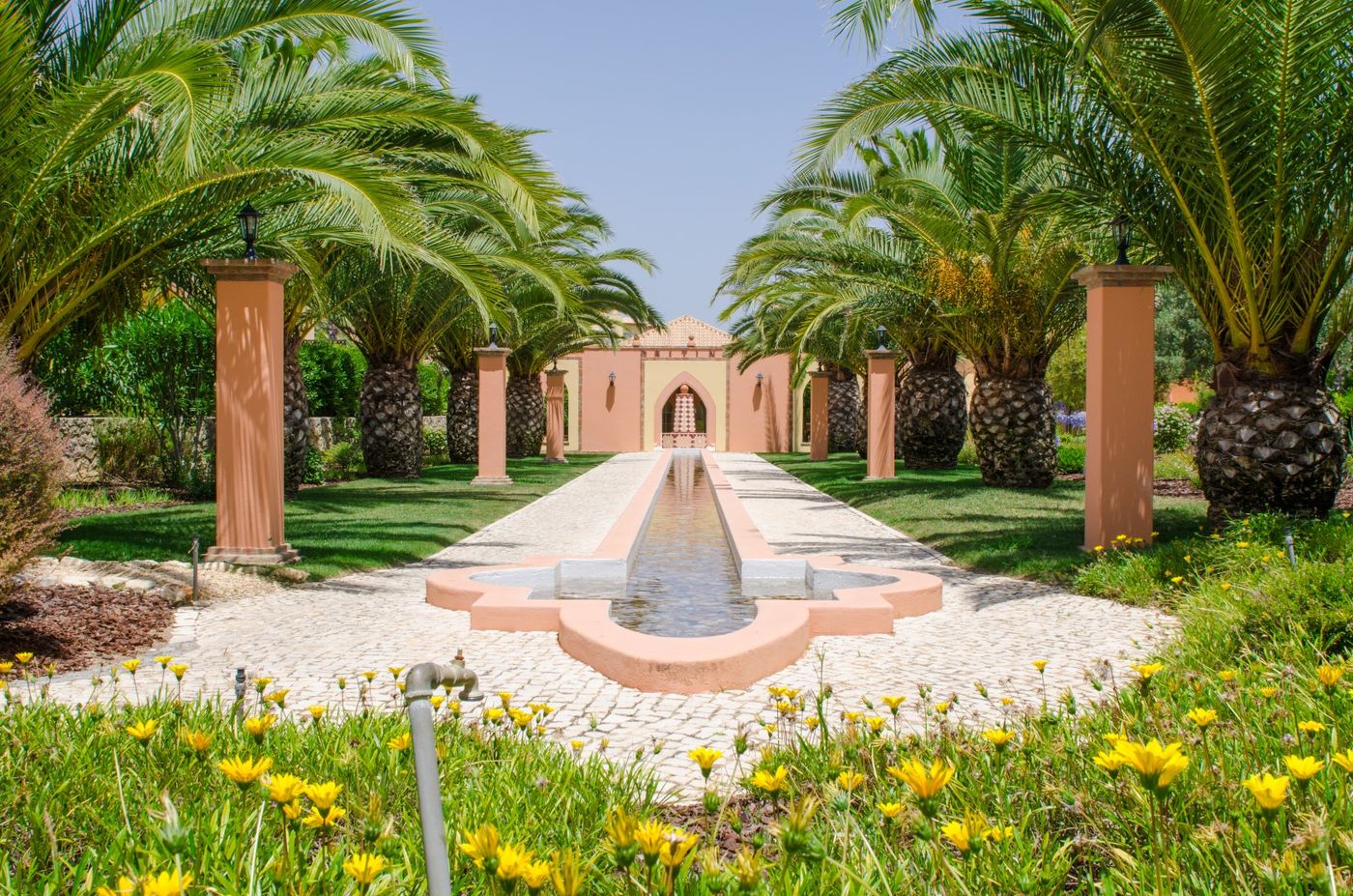 Jardim-da-Meia-Praia-Lobby-17