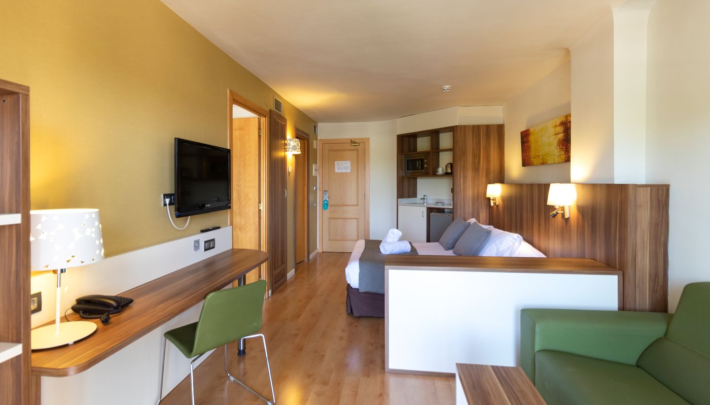 Golden-Avenida-Family-Suites-Room-25