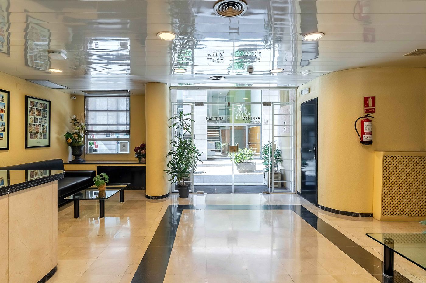 Aparthotel Bertran-Spain-BARCELONA-Lobby-9