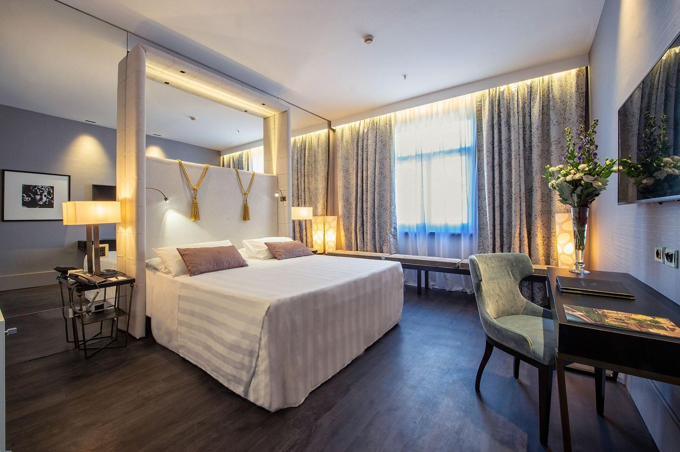 Sina-Bernini-Bristol--Autograph-Collection-Room-37