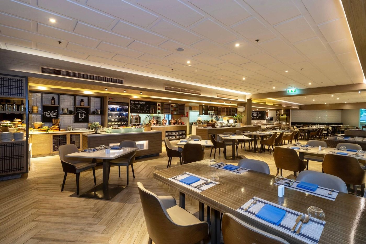 Phuket-Marriott-Resort---Spa--Merlin-Beach-Restaurant-47