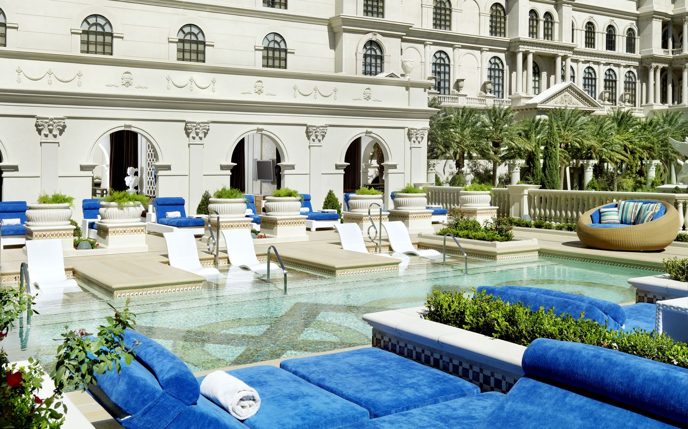 Nobu-Las-Vegas---A-Caesars-Rewards-Destination-Pool-3