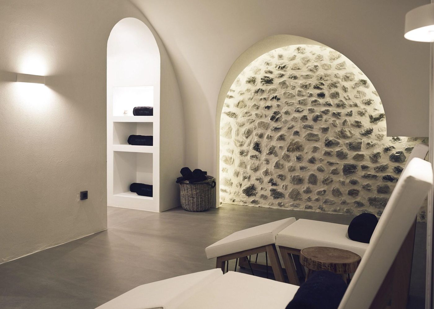 Santo-Maris-Oia--Luxury-Suites---Spa-Sports-and-Entertainment-78