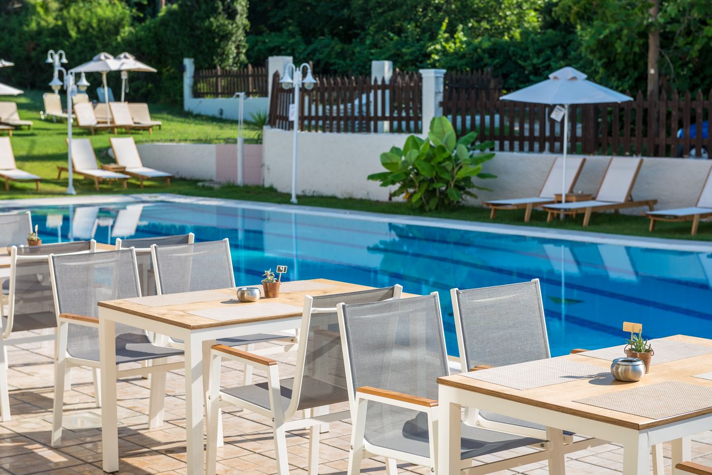 Dominoes-Aparthotel-Restaurant-15