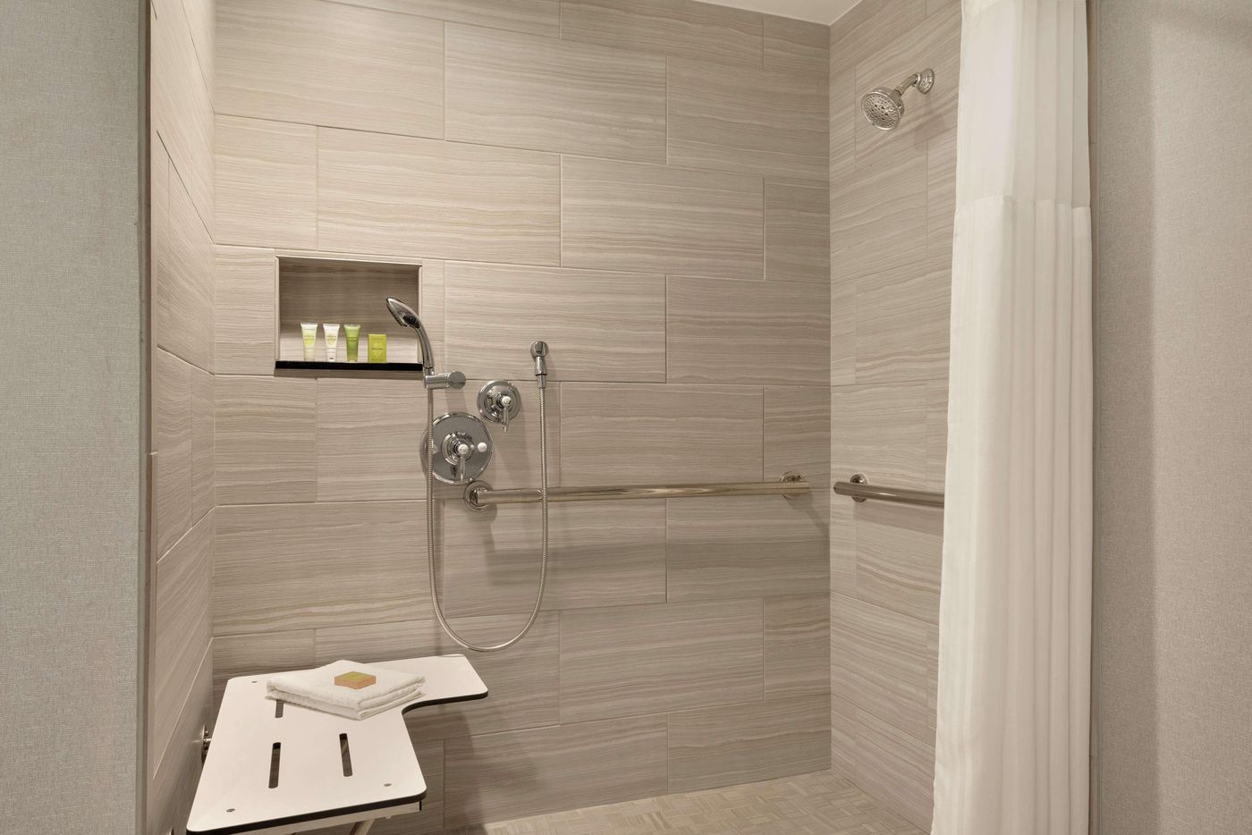 Hilton-Checkers-Los-Angeles-Room-36