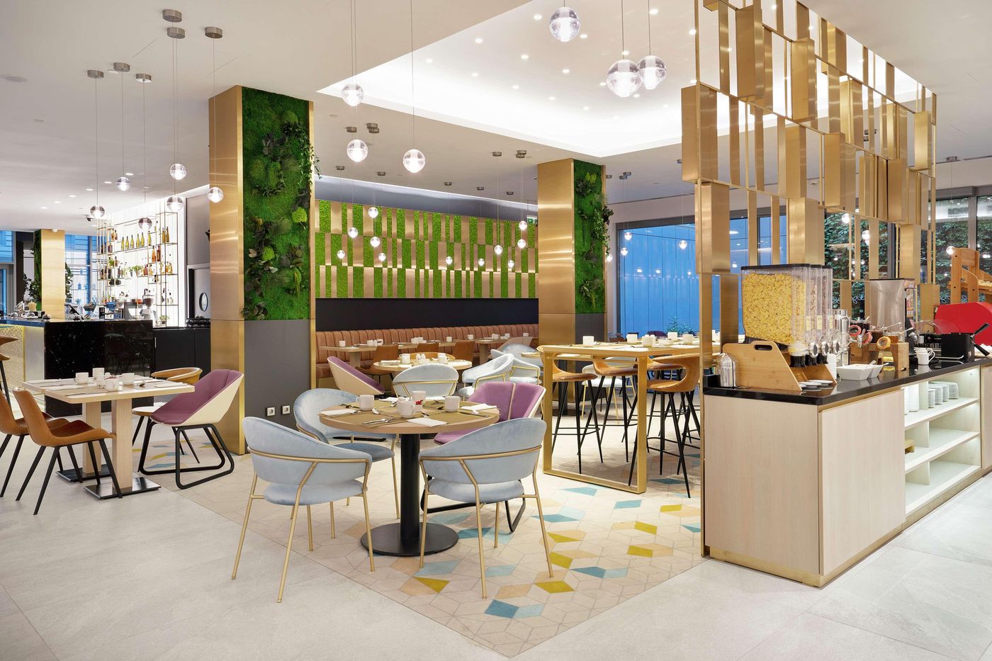 Hilton-Garden-Inn-Budapest-City-Centre-Restaurant-13