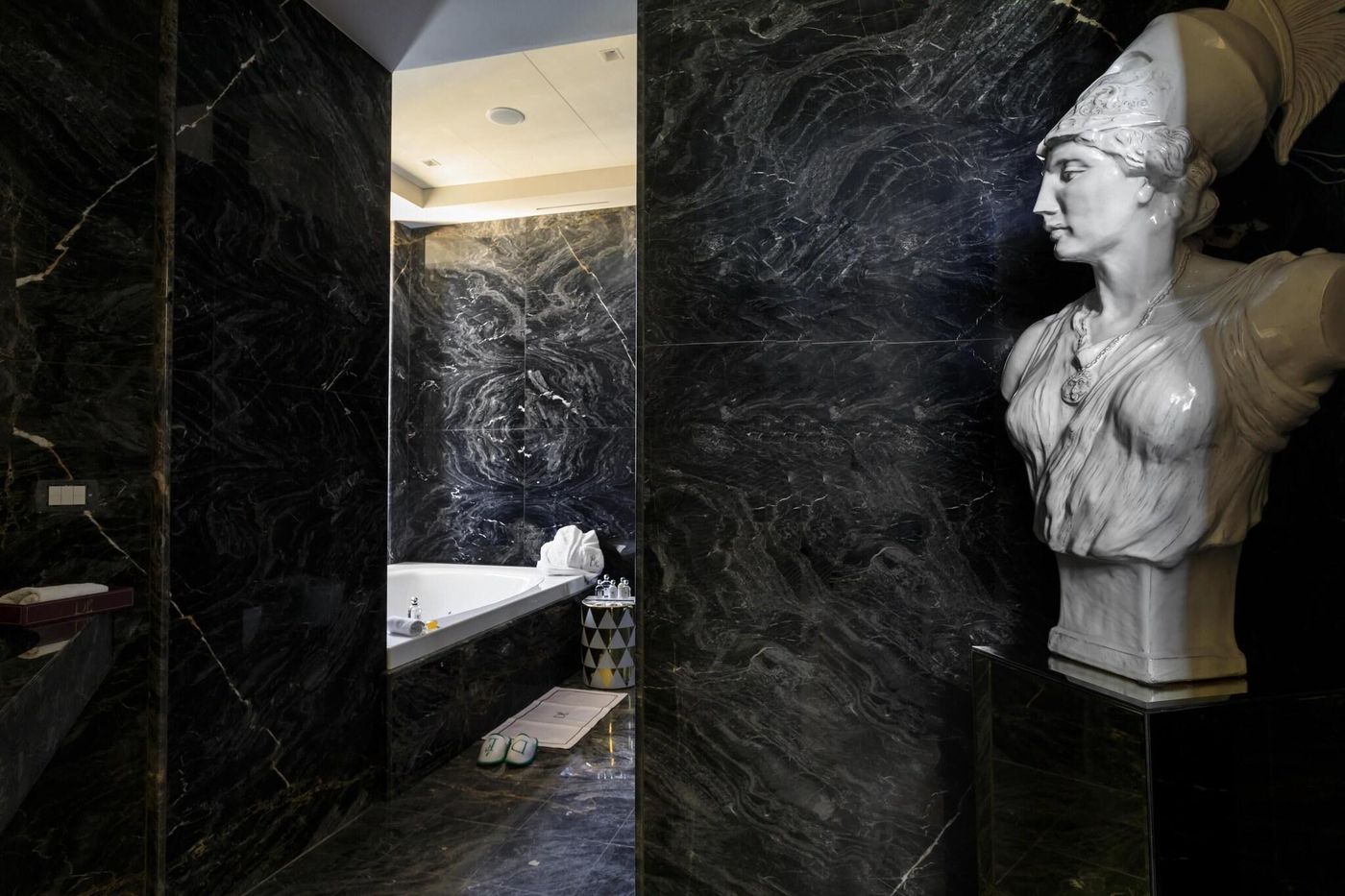 Des-Etrangers-Hotel---Spa-Room-46