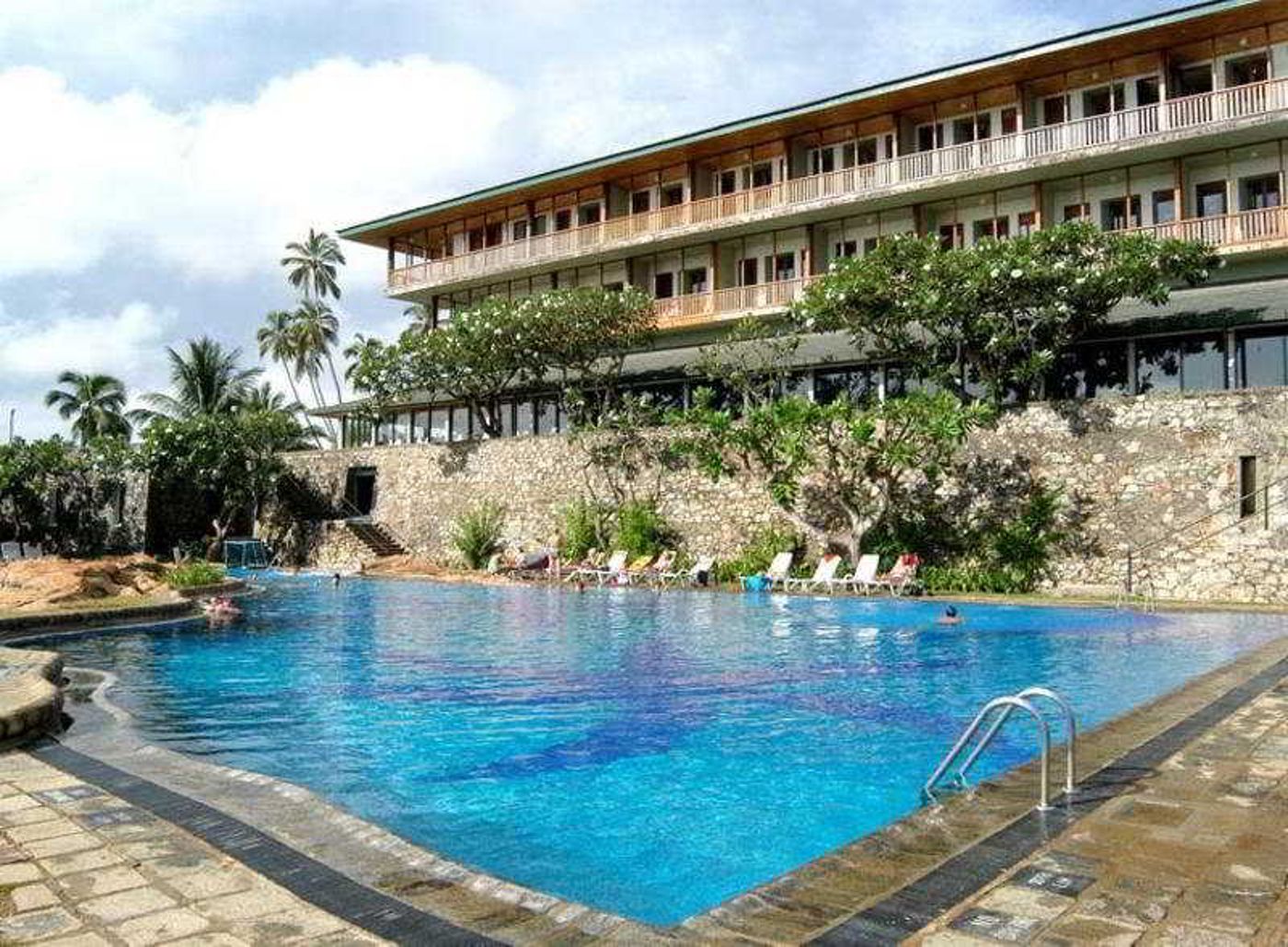 Cinnamon-Bentota-Beach---Signature-Selection-Pool-3