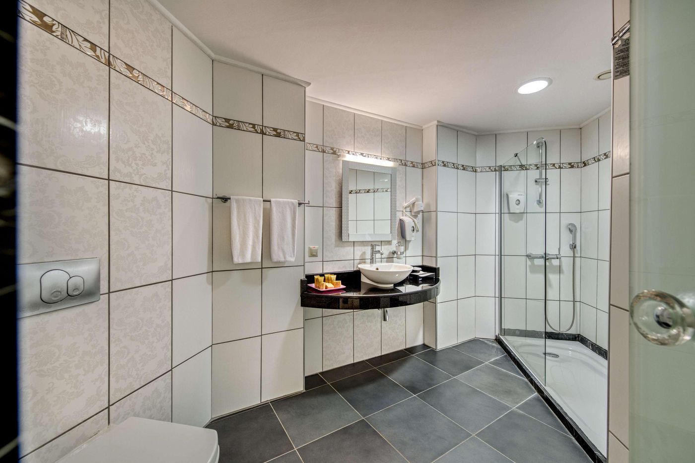 Seven-Seas-Hotel-Blue-Room-59