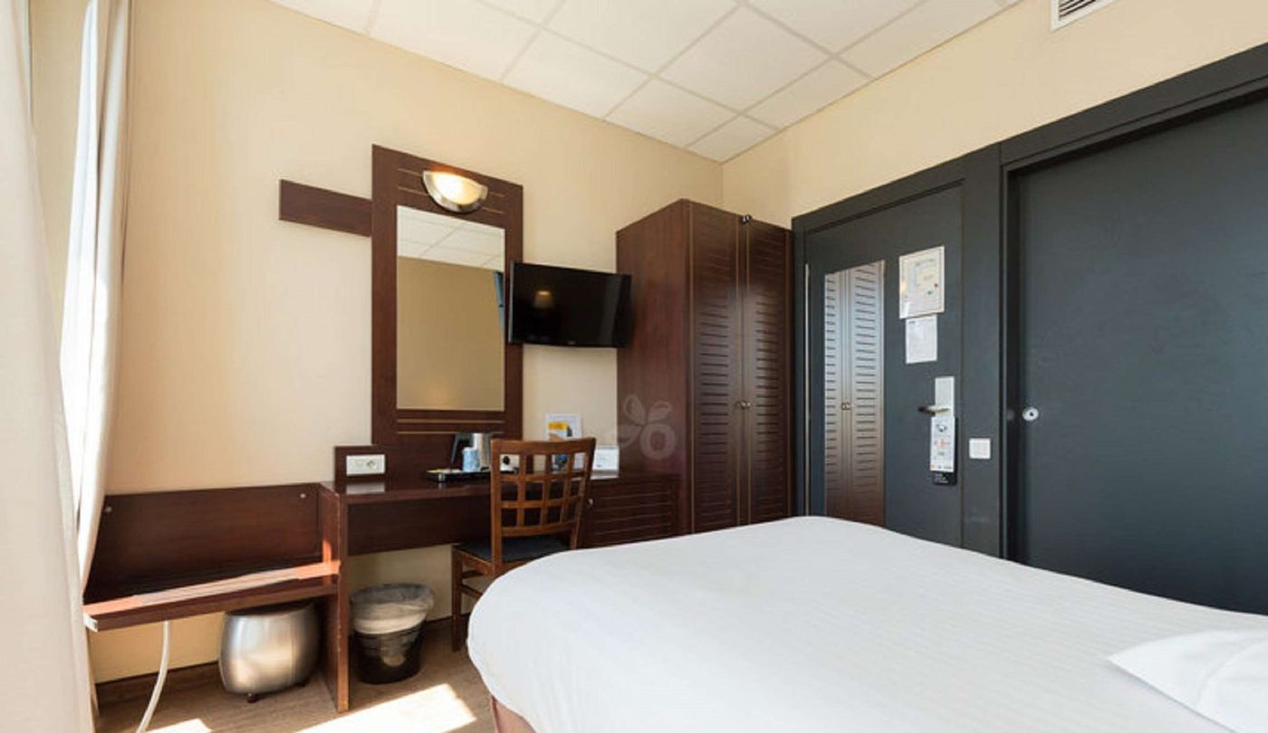 Kyriad-Nice-Centre-Gare-Room-18