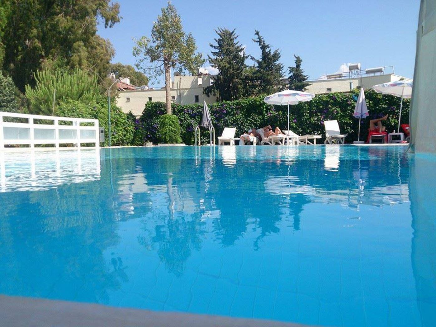 Ceren-Pool-2