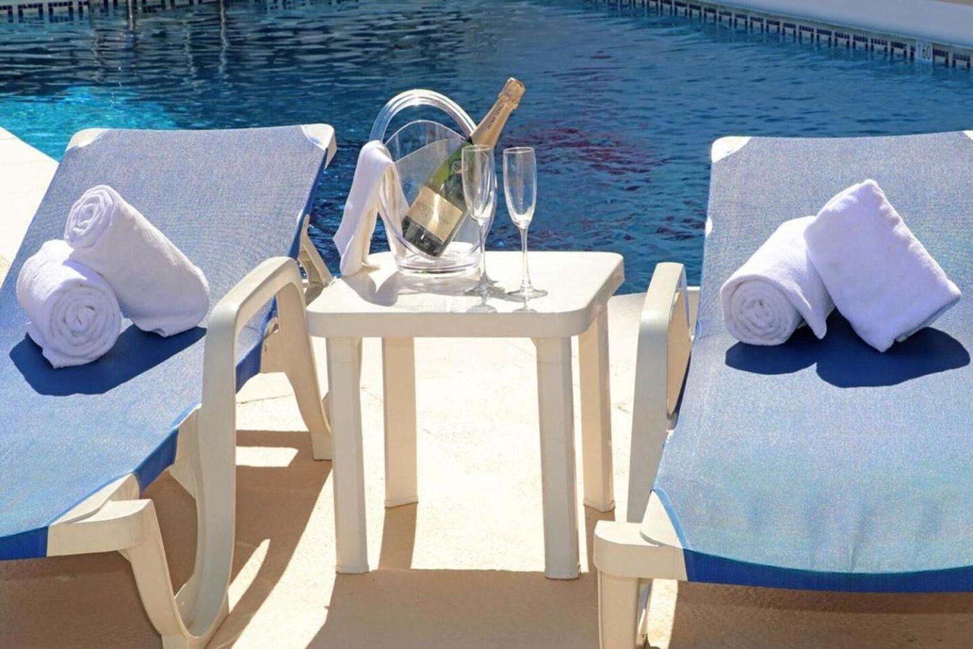 El-Faro-Marbella-Pool-9