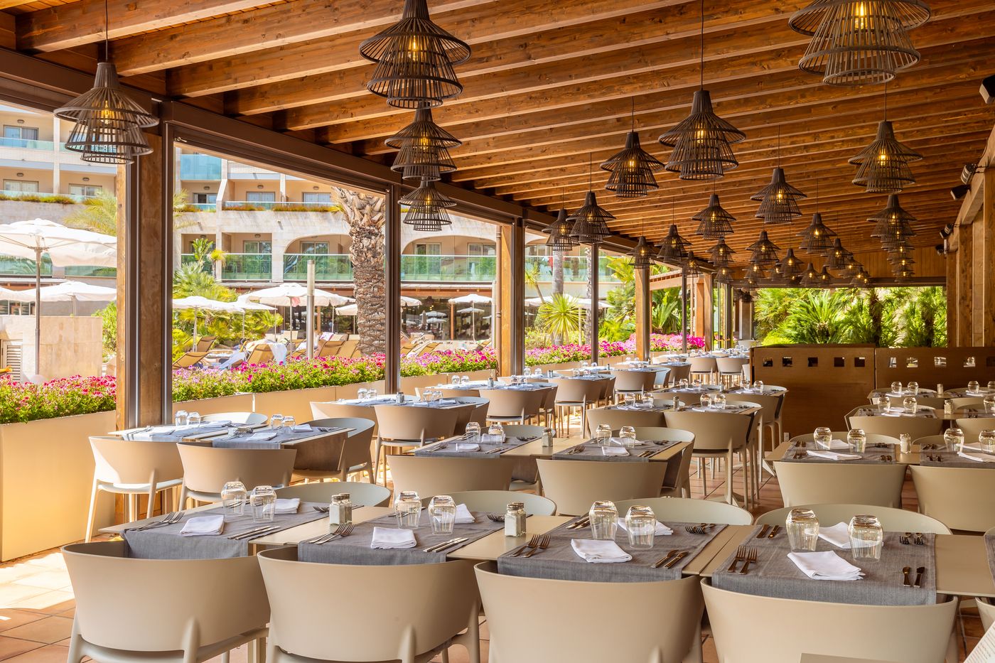 Golden-Bahia-de-Tossa-Restaurant-21