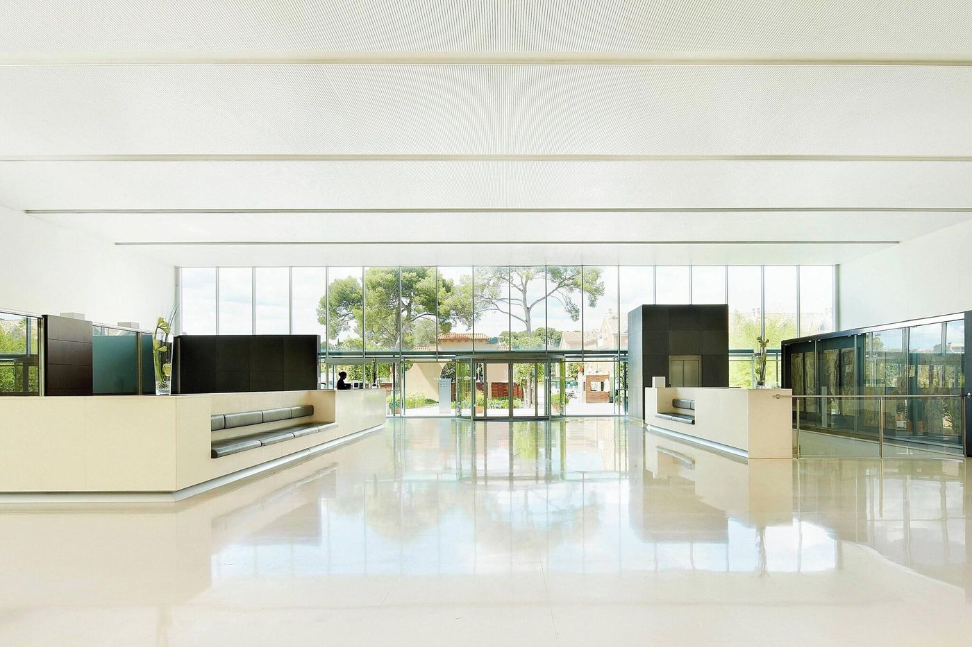 Le-Meridien-Ra-Beach-Hotel---Spa-Lobby-57