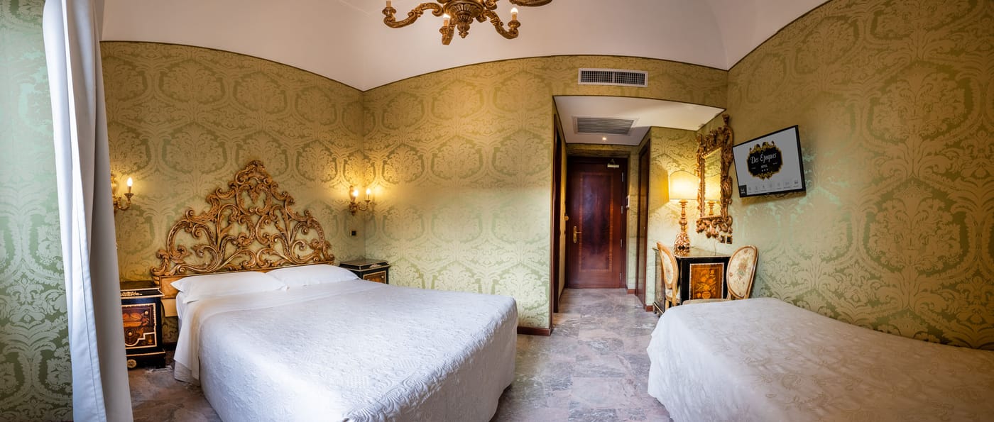 Des-Epoques-Hotel-Room-5