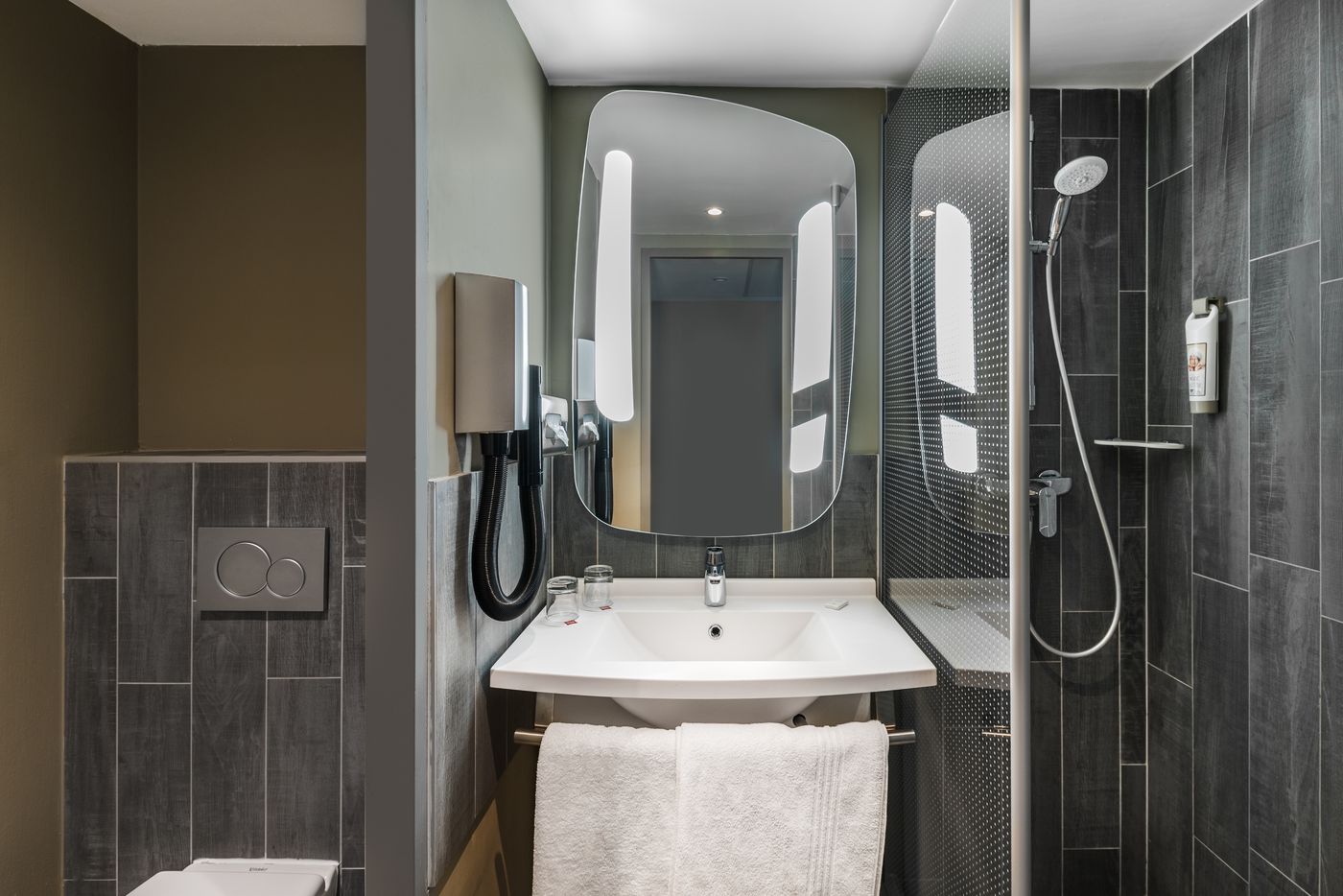 Ibis-Budapest-Castle-Hill-Room-28