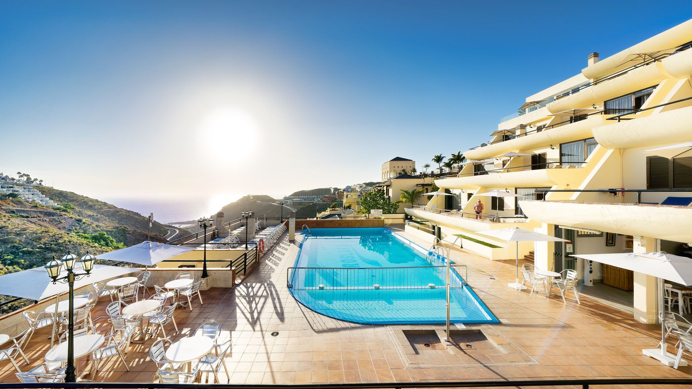 Roslara-Apartment-Pool-6