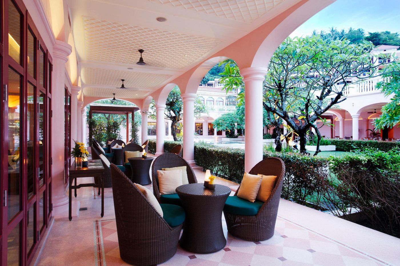 Centara-Grand-Beach-Resort-Phuket-Restaurant-12