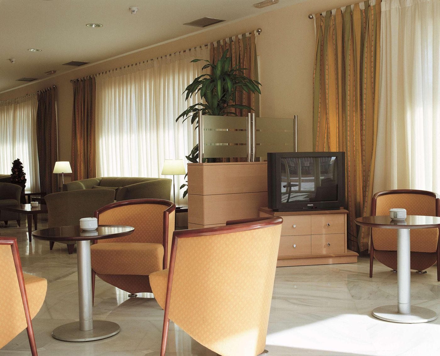 NH-Madrid-Barajas-Airport-Bar-8