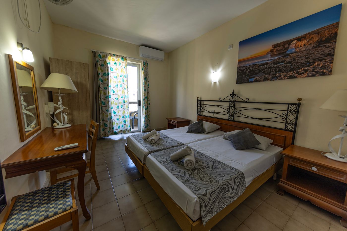 Qawra-Point-Holiday-Complex-Room-3