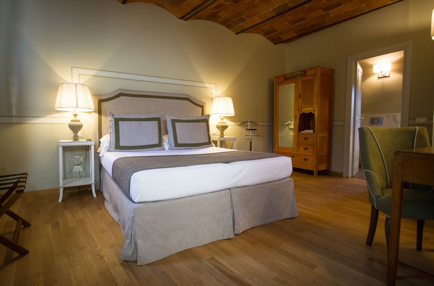 Relais-Villa-Olmo-Food-and-Wine-Resort-Room-19