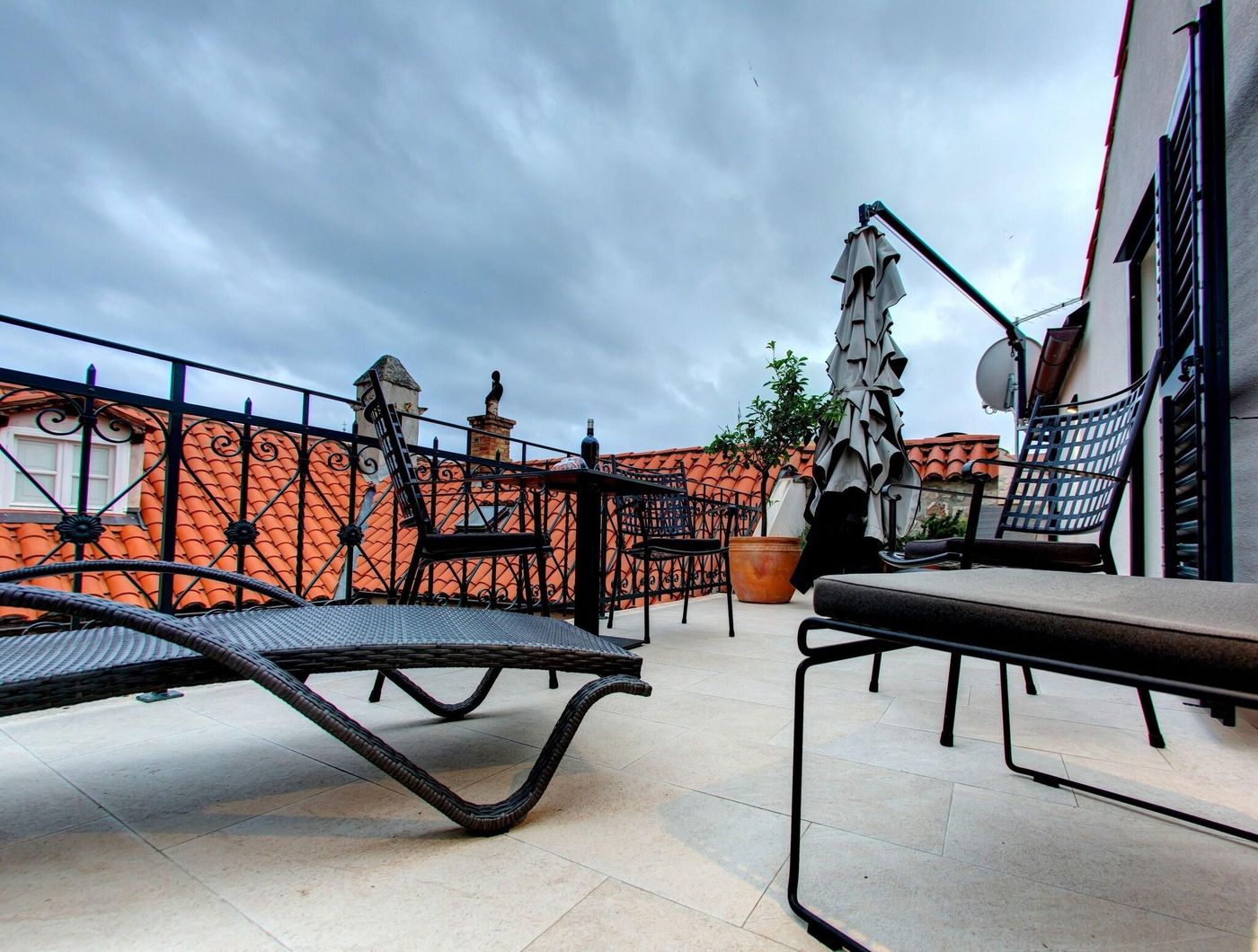 Guesthouse-Forty-Four-Room-11