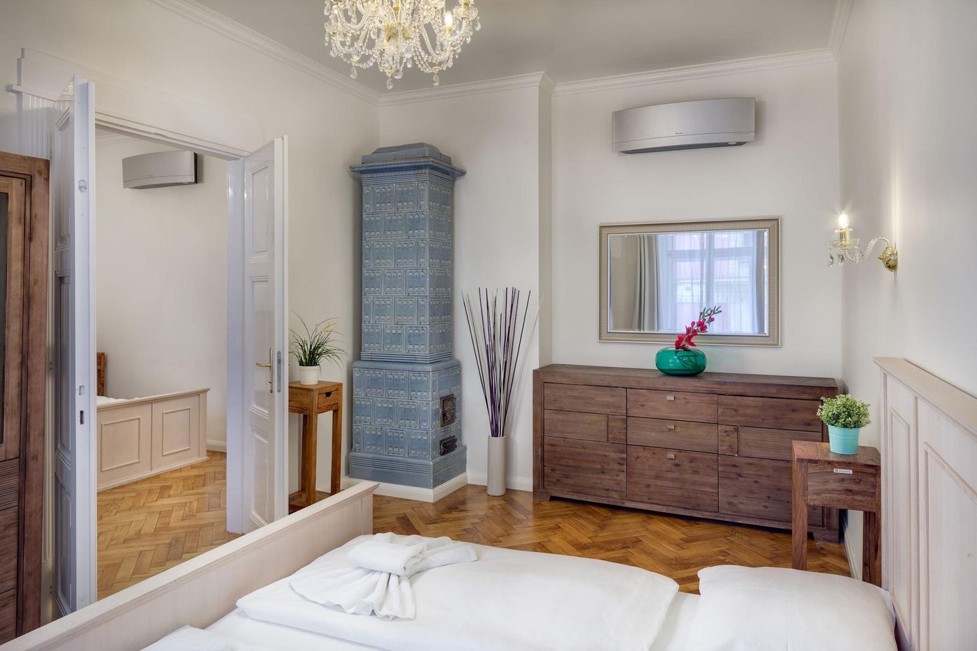 Old-Town-Square-Apartments-Room-20