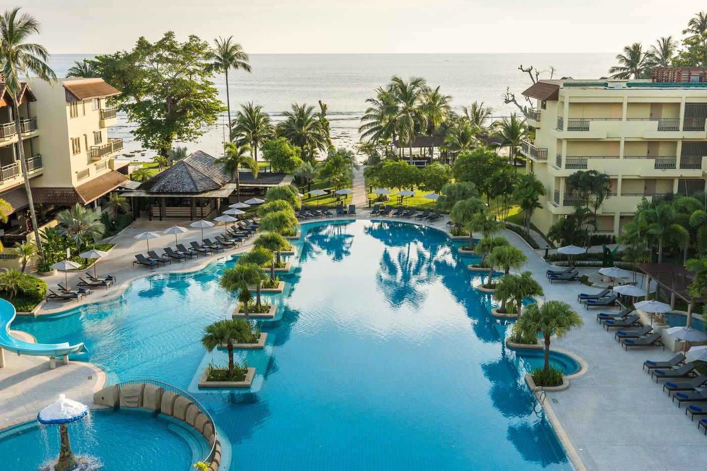 Phuket-Marriott-Resort---Spa--Merlin-Beach-Pool-4