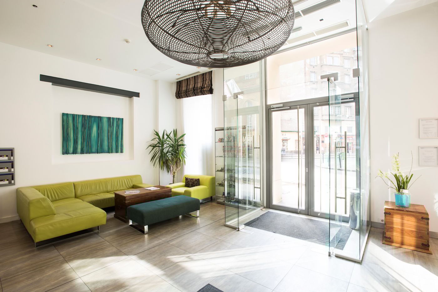 Atrium-Fashion-Hotel-Lobby-11