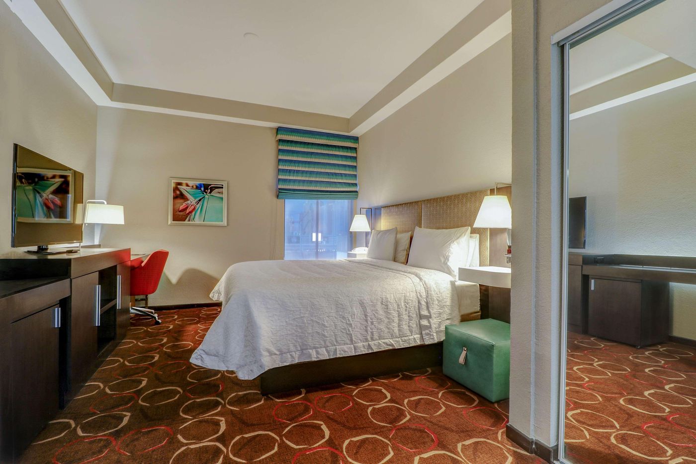 Hampton-Inn-Tropicana-Room-19