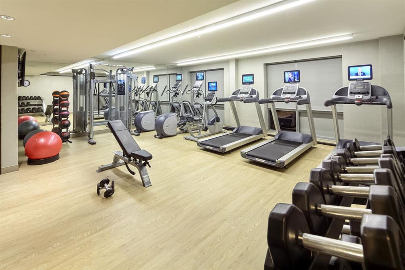 Hilton-Garden-Inn-New-York-Times-Square-North-Sports-and-Entertainment-57