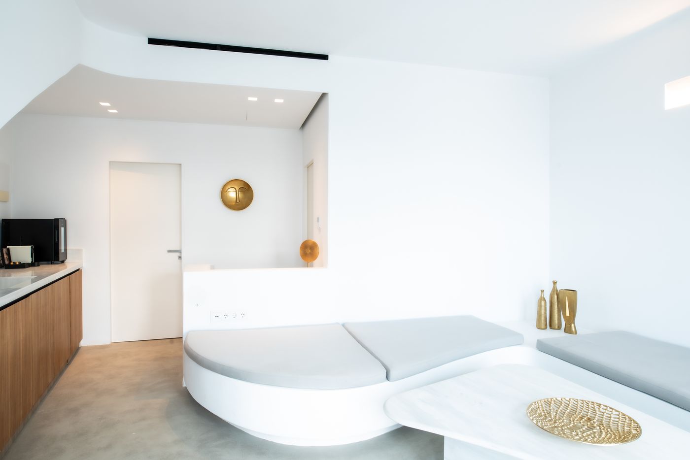 Heaven-s-Edge-Room-25