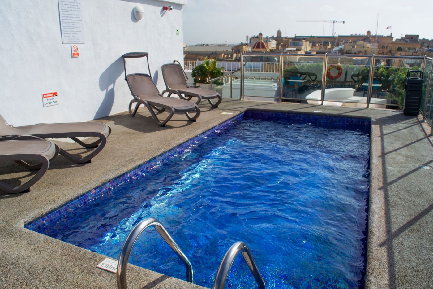 Osborne-Hotel-Pool-10