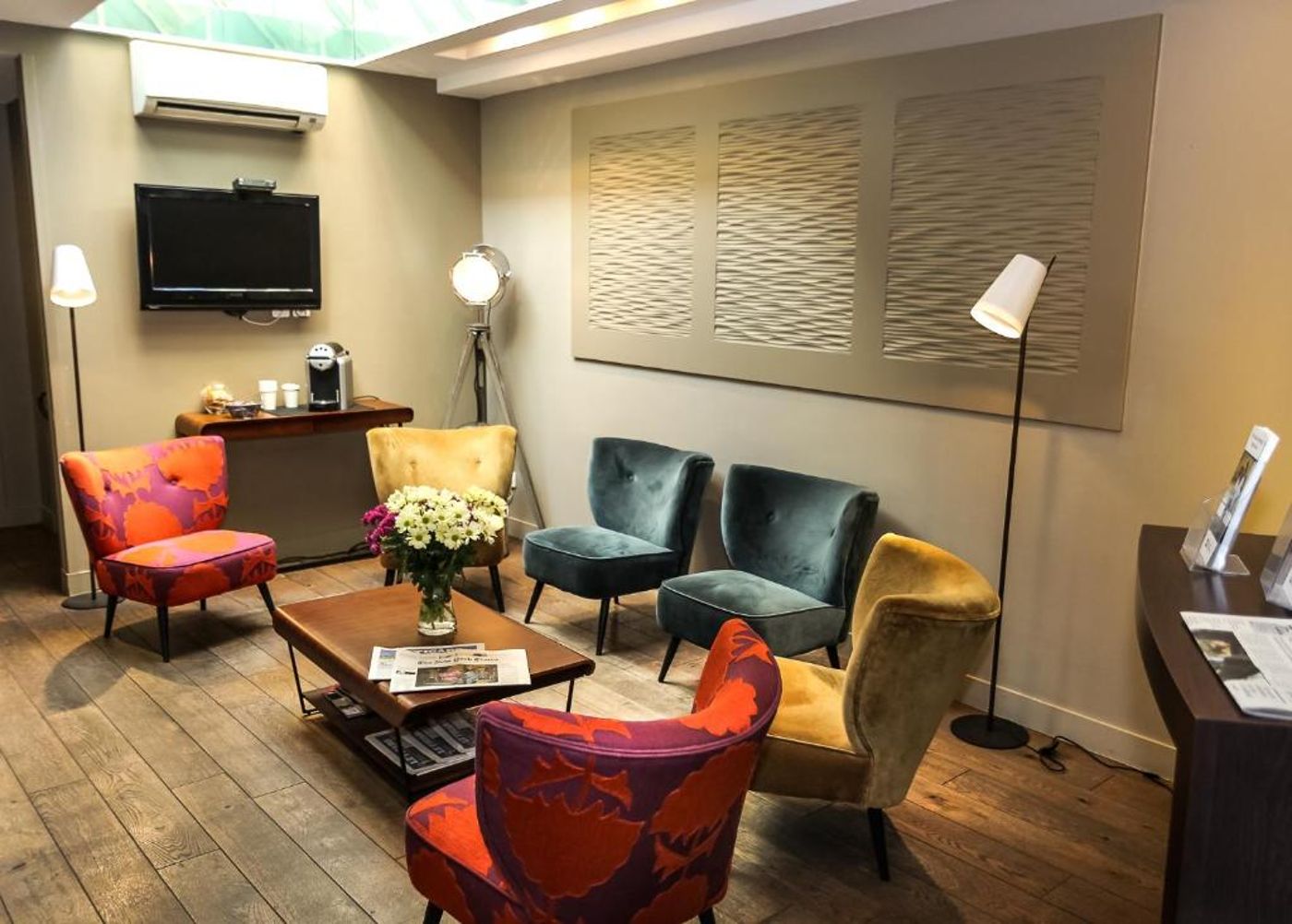 BEST-WESTERN-Hotel-Le-Montmartre-Saint-Pierre-Lobby-1