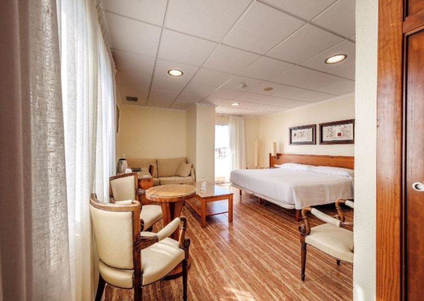 Masa-International-Room-31