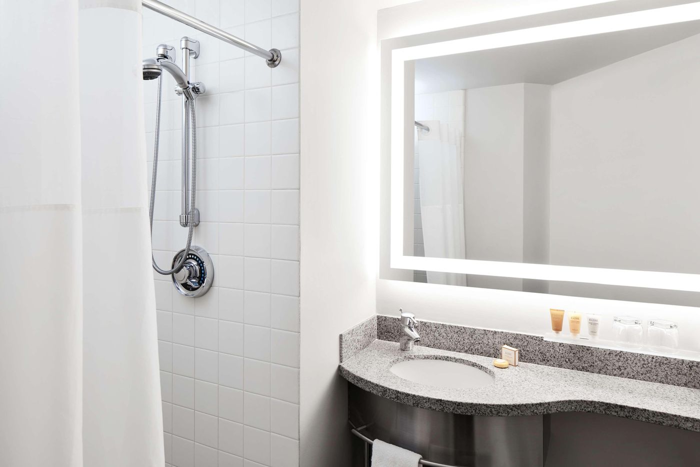 Radisson-Hotel-New-York-Wall-Street-Room-32