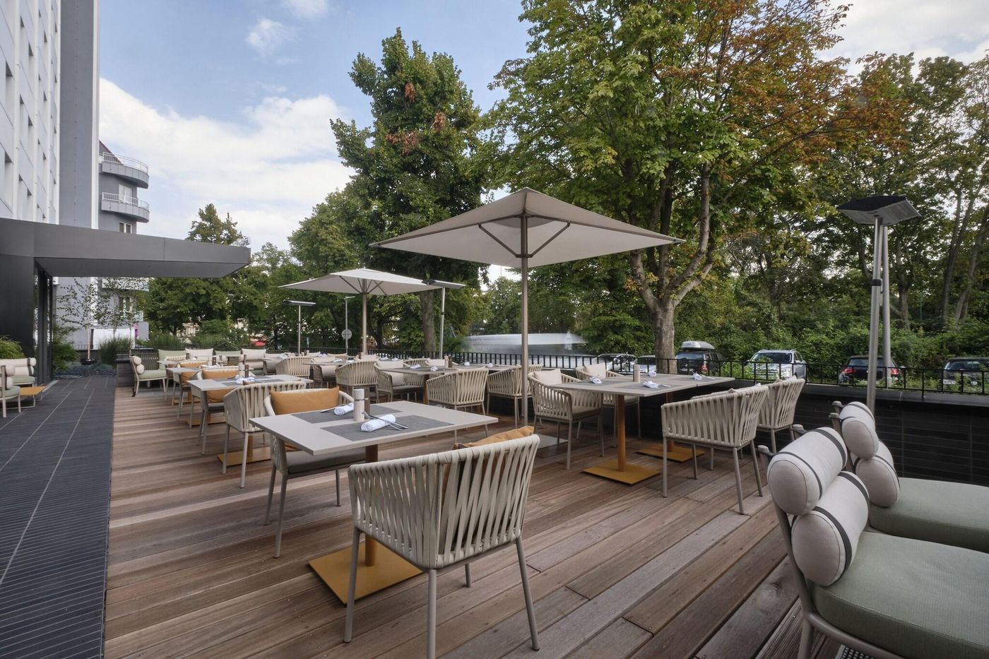 Ac-Hotel-By-Marriott-Berlin-Humboldthain-Park-Terrace-35