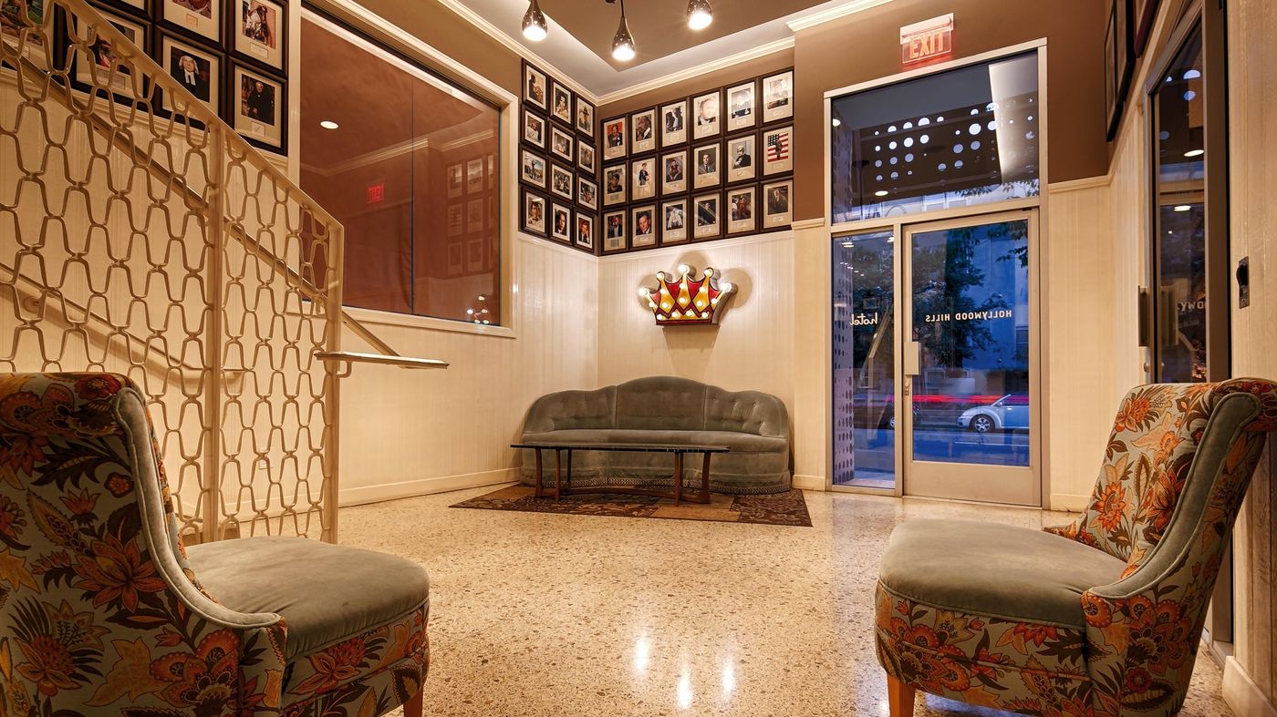Best-Western-Plus-Hollywood-Hills-Lobby-5