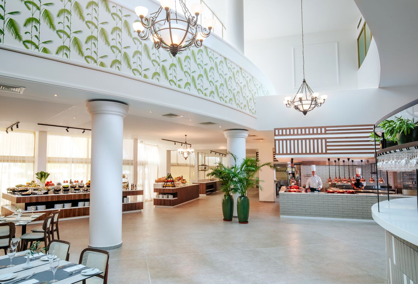 Louis-Imperial-Beach-Restaurant-50