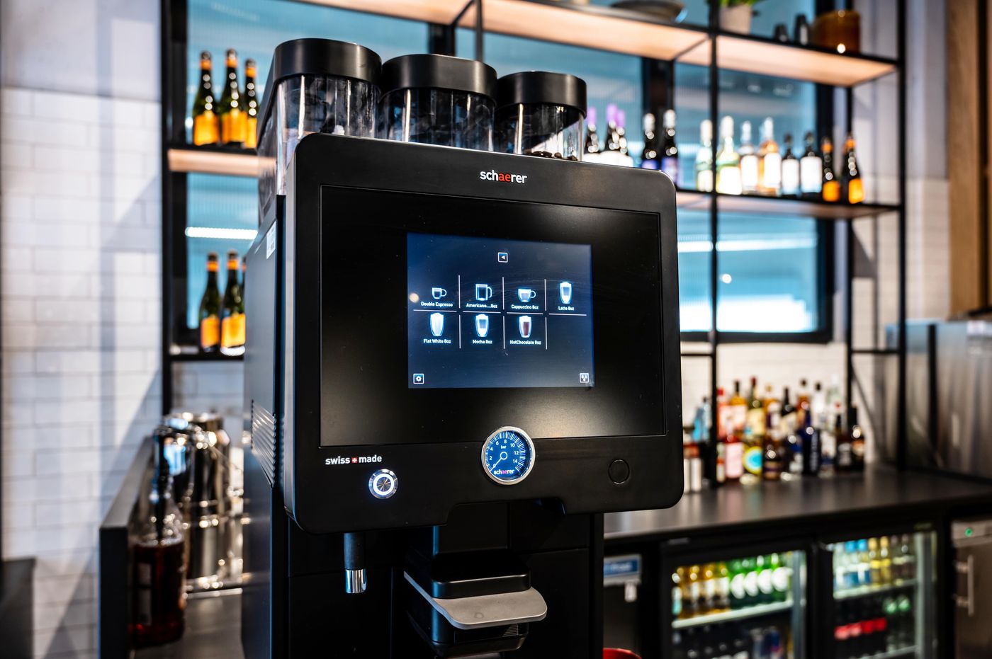 Staycity-Aparthotels-Tivoli-Bar-19